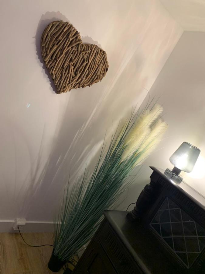 Shore Lodge. 4 Bed Bungalow Only Mtrs From The Beach. Sleeps 8 Sutton-on-Sea Екстериор снимка