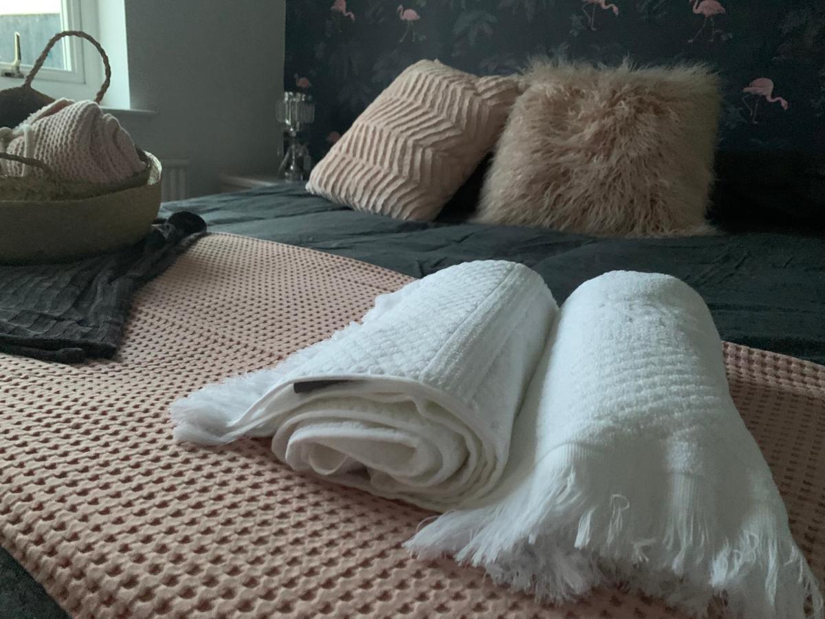 Shore Lodge. 4 Bed Bungalow Only Mtrs From The Beach. Sleeps 8 Sutton-on-Sea Екстериор снимка